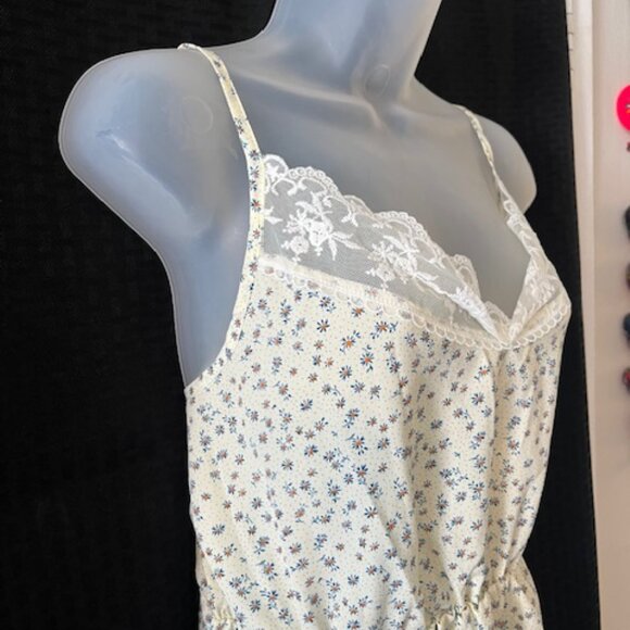 Plus Size Cute ~ Blue Flowers ~ Floral Top - Picture 7 of 8